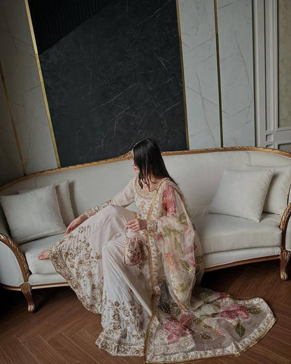 Chandni Gulzar Resham Floral Veil Pakistani Suit