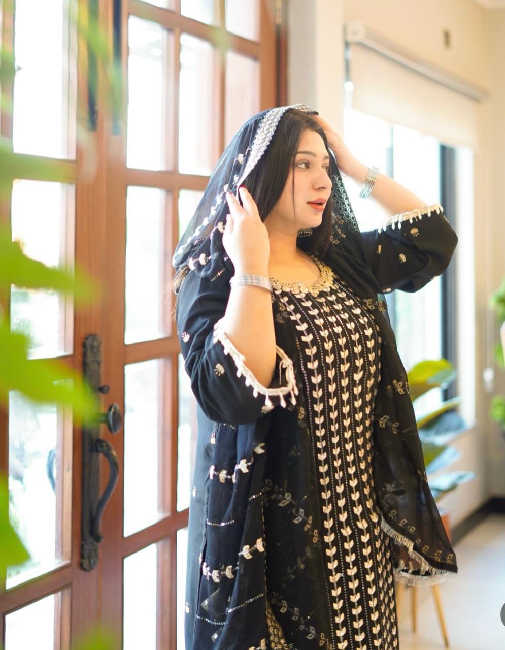 Designer Black Ready To Wear Crystal Mirror & Gota Embroidery Set