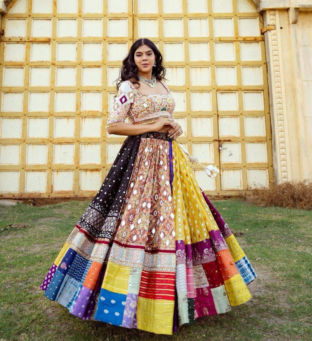 MULTICOLOR LEHENGA CANVAS PATTA BORDER WITH WHITE DUPATTA