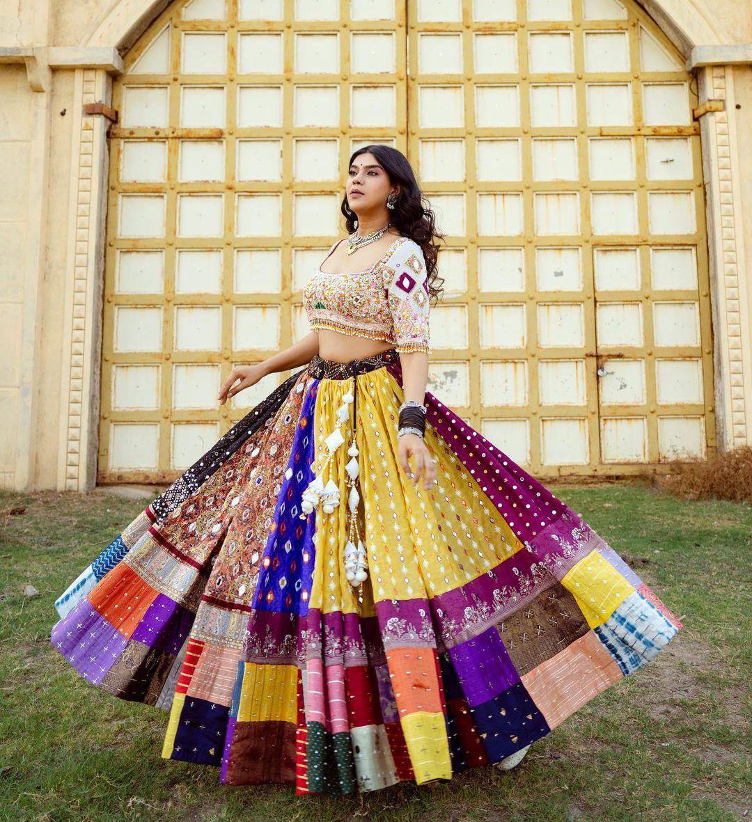 MULTICOLOR LEHENGA CANVAS PATTA BORDER WITH WHITE DUPATTA