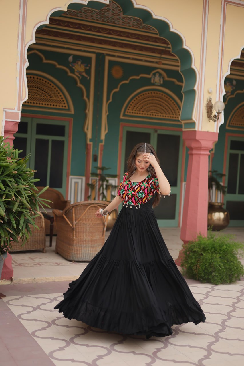 Noorvi Black Mirror Embroidered Navratri Lehenga Set Gown