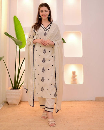 Scarza Black Roman Silk Comfotable Exclusive Suit